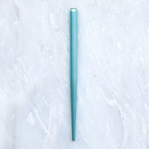 This straight pen features a pearly turquoise finish!